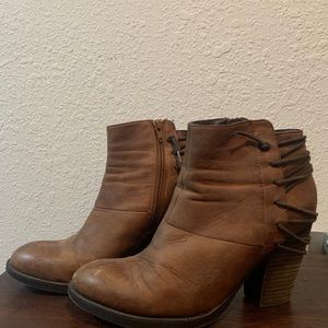 Steve Madden tan lace booties